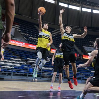Un entrenamiento de La Laguna Tenerife (CB CANARIAS)