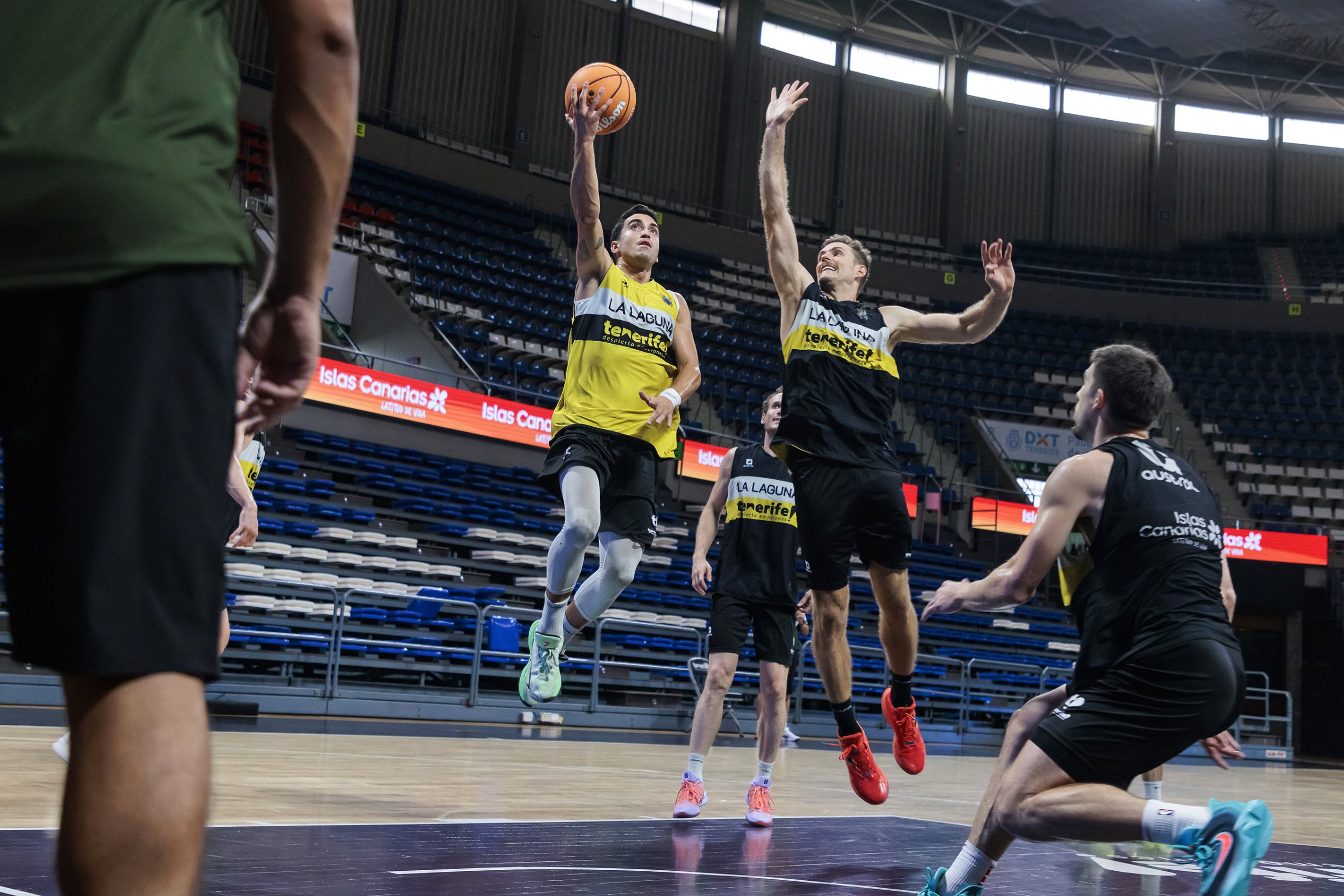 Un entrenamiento de La Laguna Tenerife (CB CANARIAS)