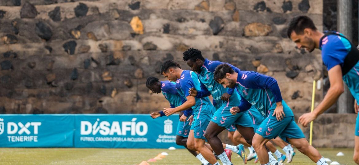 Un entrenamiento del Tenerife (@CDTOficial)