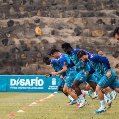 Un entrenamiento del Tenerife (@CDTOficial)