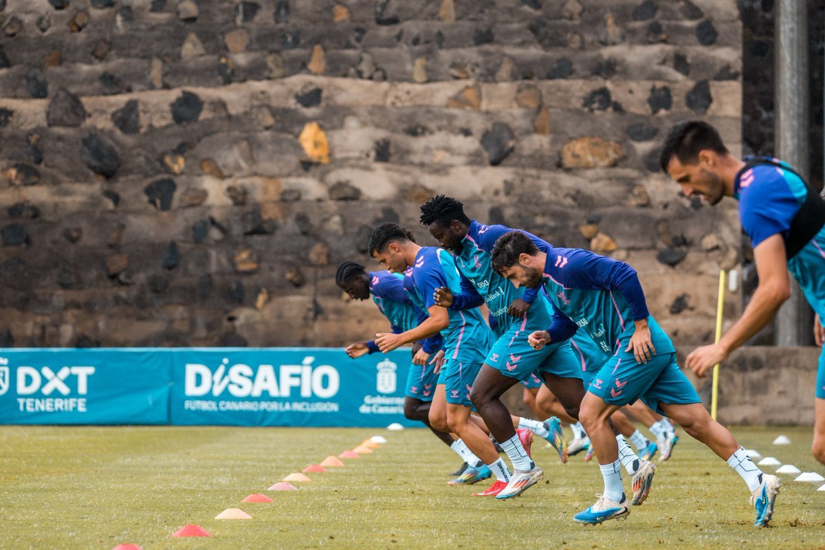 Un entrenamiento del Tenerife (@CDTOficial)