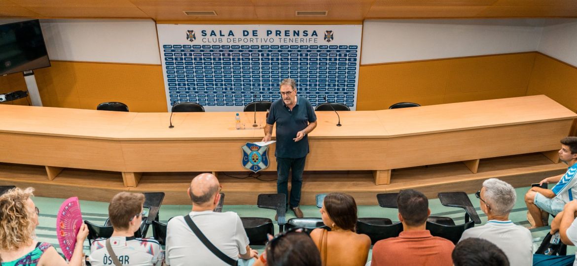 Un grupo en el Heliodoro Tour (CD Tenerife)