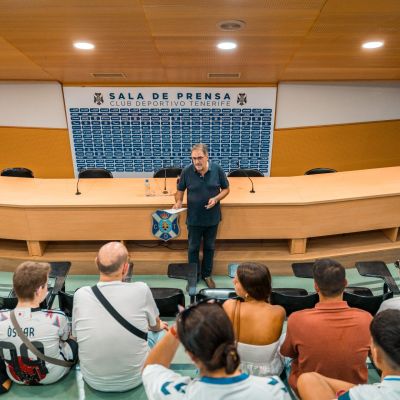 Un grupo en el Heliodoro Tour (CD Tenerife)