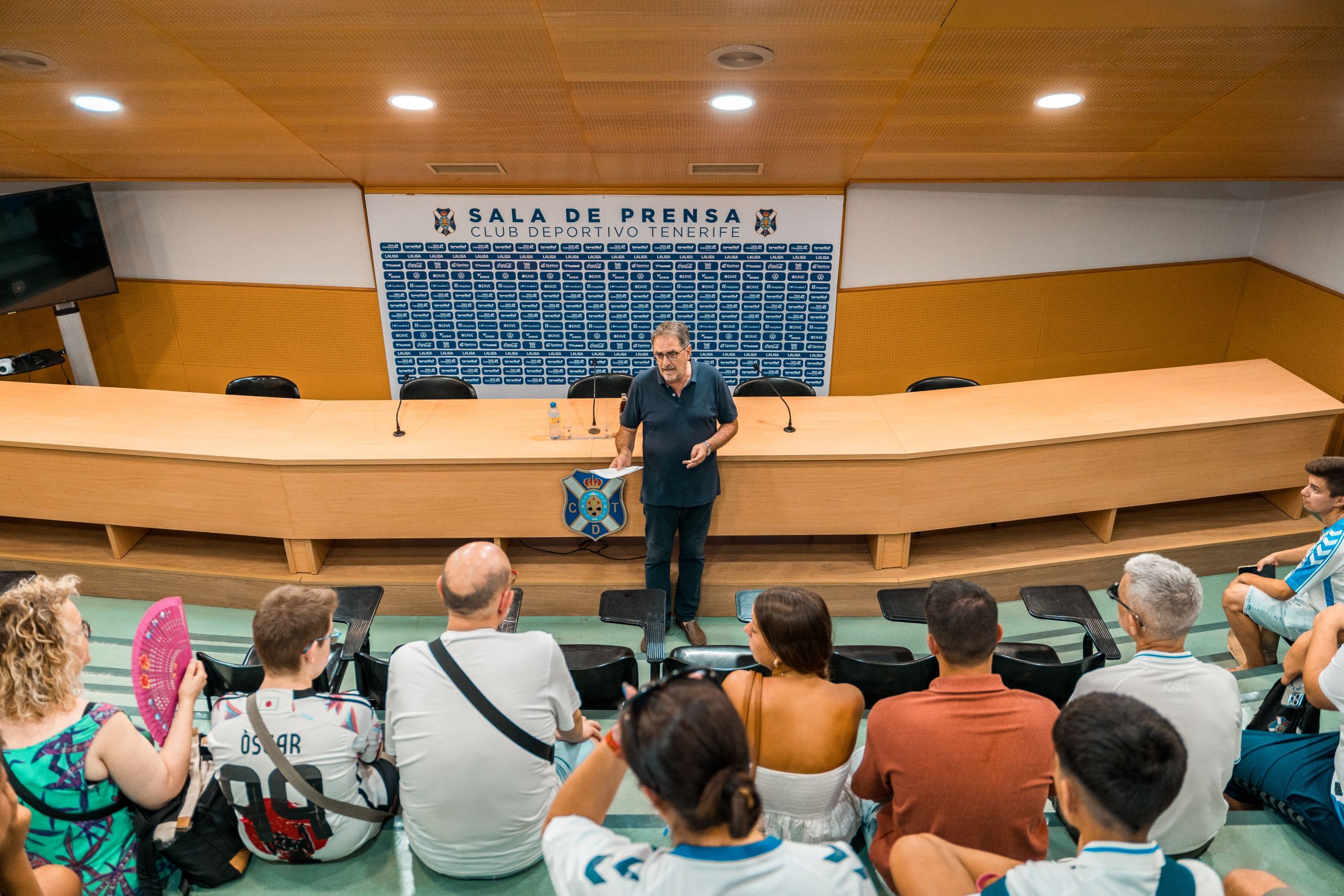 Un grupo en el Heliodoro Tour (CD Tenerife)