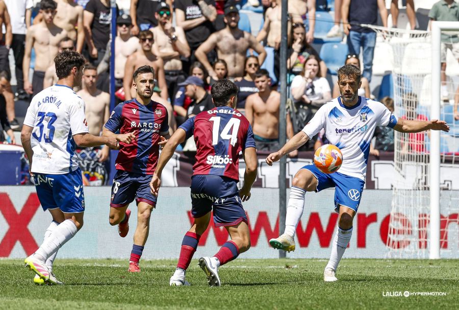 Un lance del Levante- Tenerife (LA LIGA)