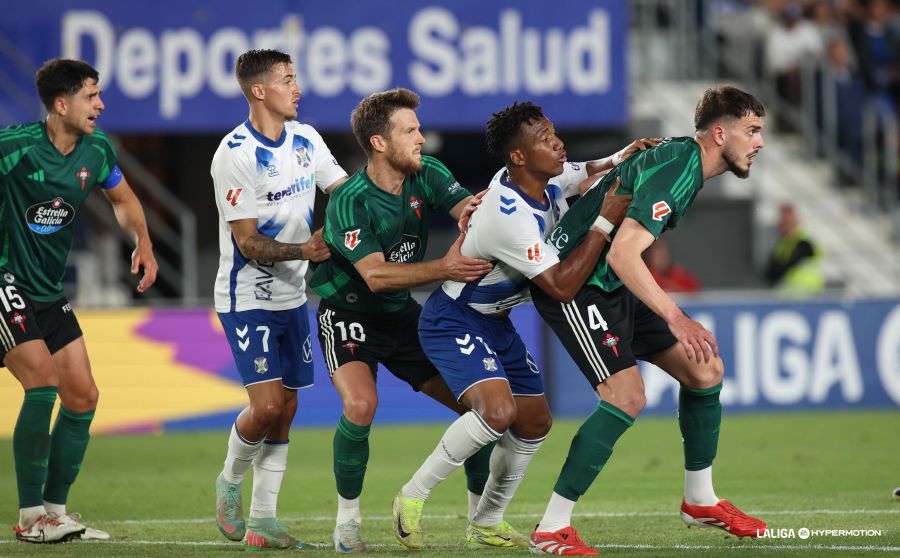 Un lance del Tenerife- Racing de Ferrol (LA LIGA)