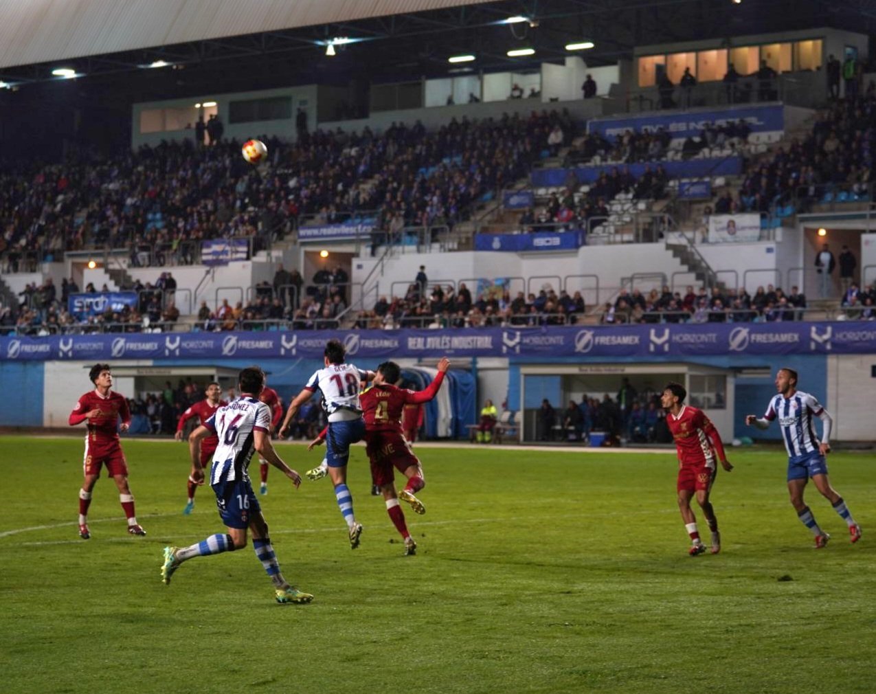 Una acción del Avilés- Tenerife (REAL AVILÉS)