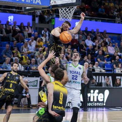 Una acción del partido (EMILIO COBOS CB CANARIAS)