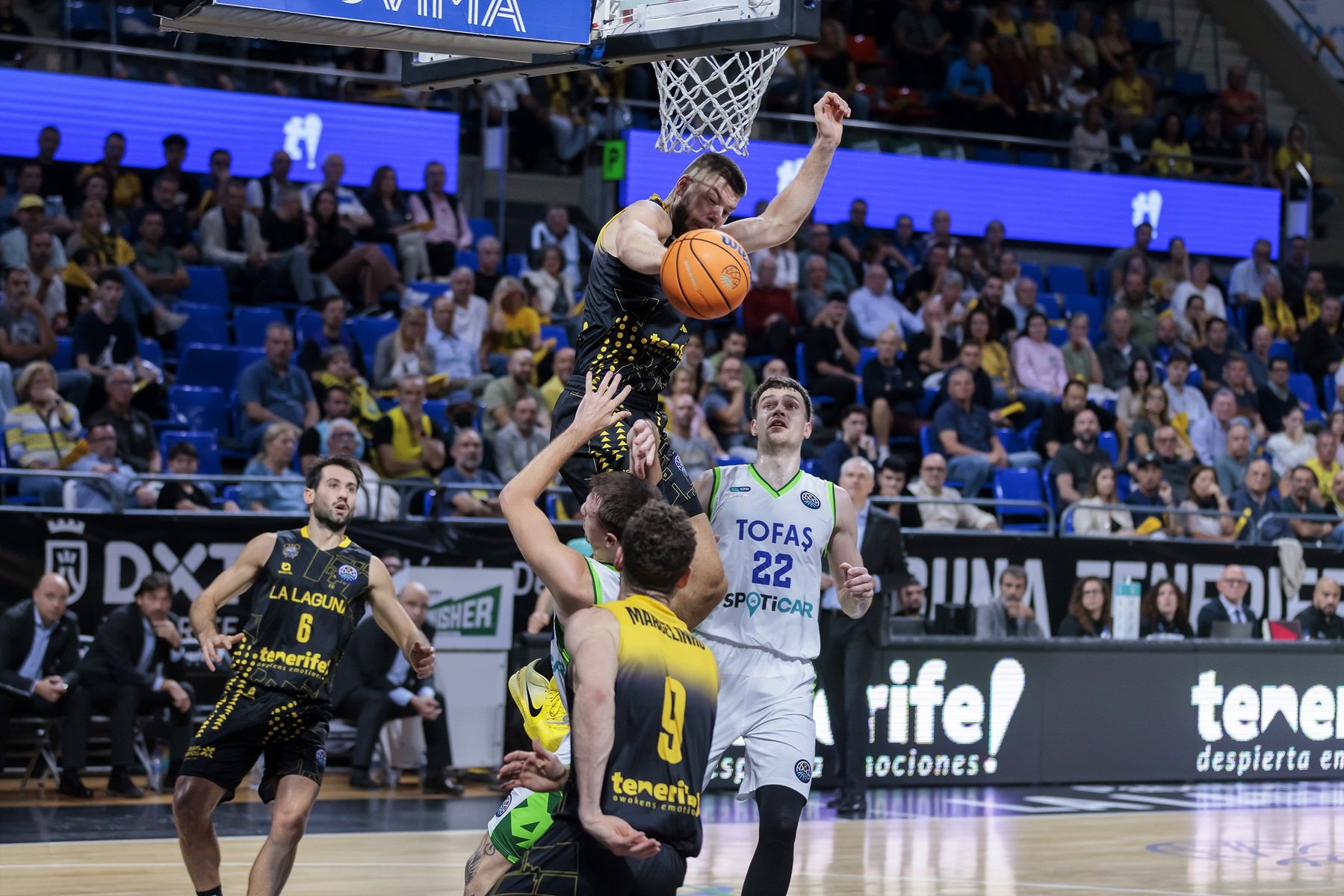 Una acción del partido (EMILIO COBOS CB CANARIAS)