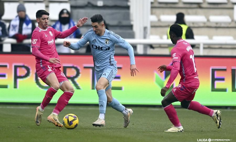 Una jugada del Burgos- Tenerife (LA LIGA)