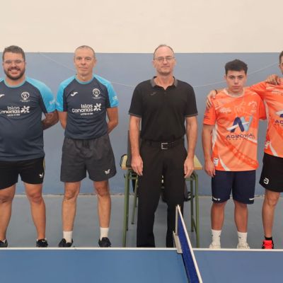 Uno de los equipos de tenis de mesa (CÍRCULO DE AMISTAD XII DE ENERO)
