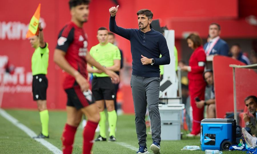 Veljko Paunovic en el banquillo de Anduva (La Liga)
