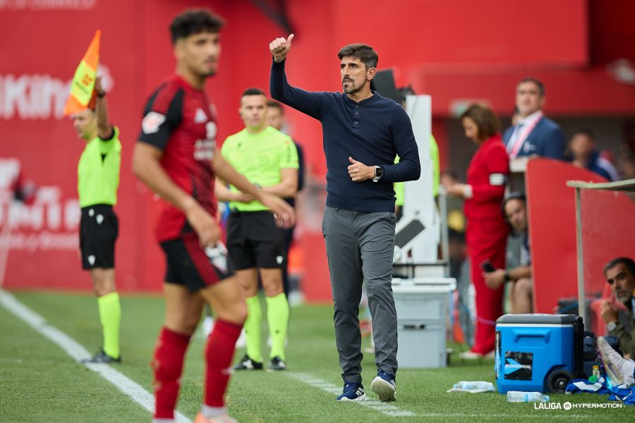 Veljko Paunovic en el banquillo de Anduva (La Liga)