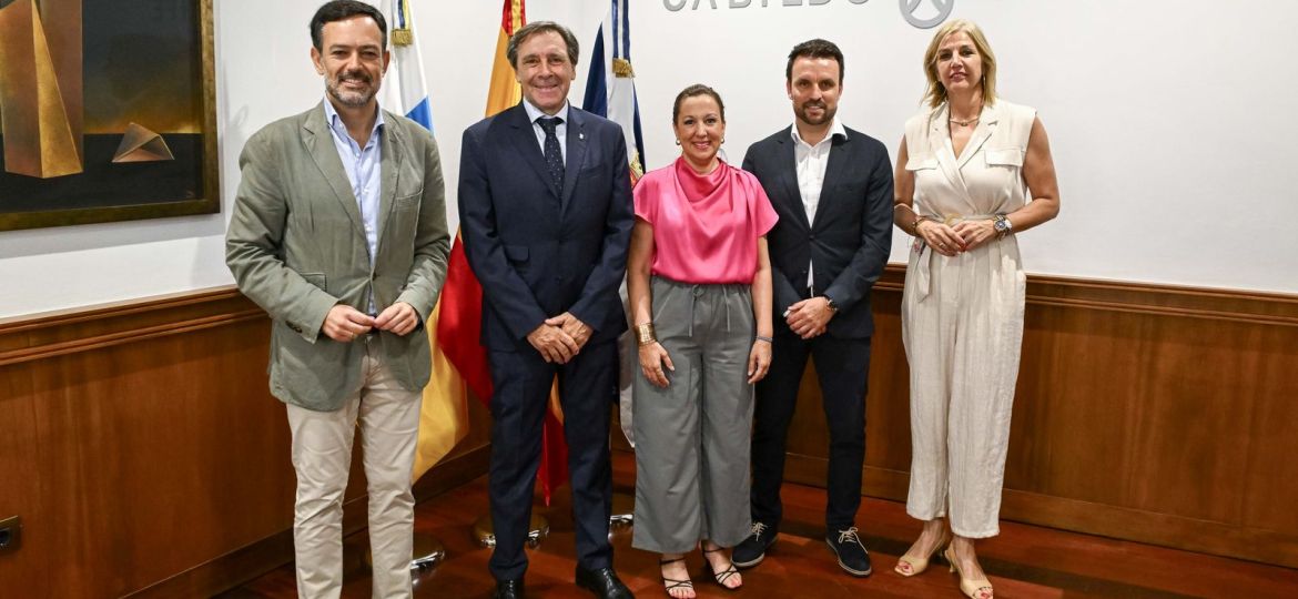 Visita institucional del CD Tenerife al Cabildo (CEDIDA)