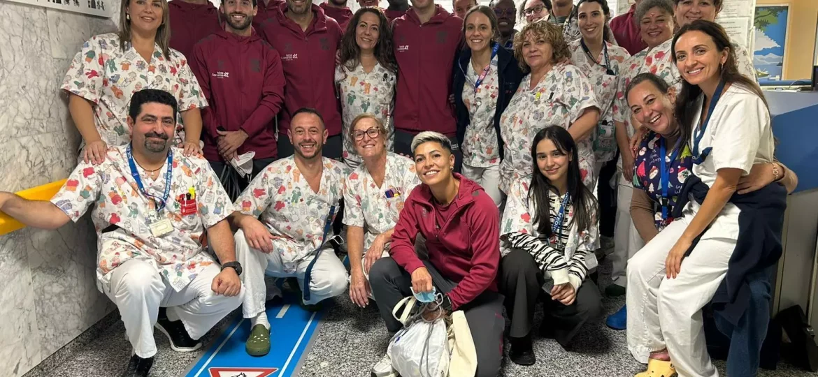 Visita de la entidad blanquiazul a los hospitales (CD Tenerife)
