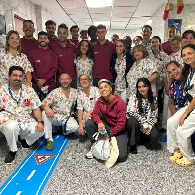 Visita de la entidad blanquiazul a los hospitales (CD Tenerife)