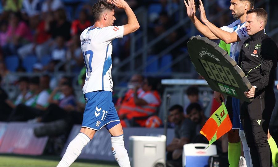 Waldo Rubio durante el cambio por Enric Gallego (La Liga)