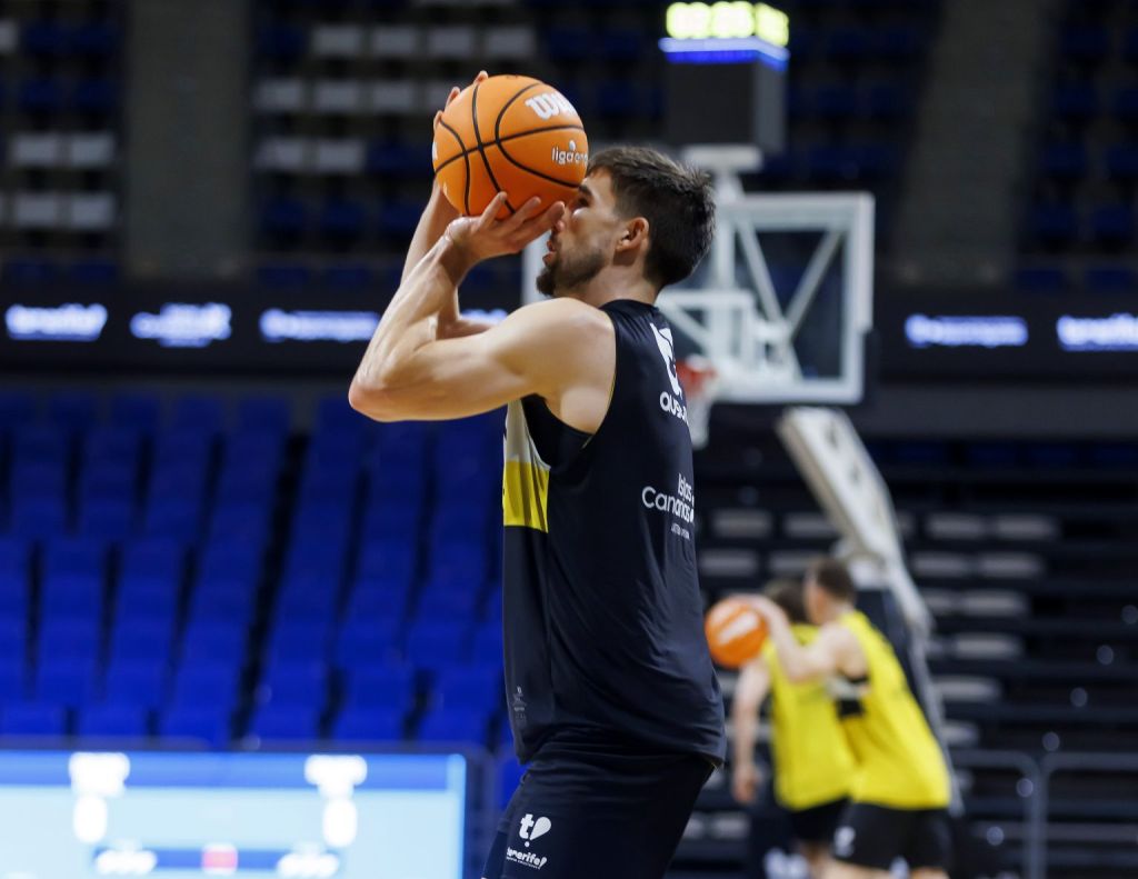 Wes van Beck en el entrenamiento (CB Canarias)