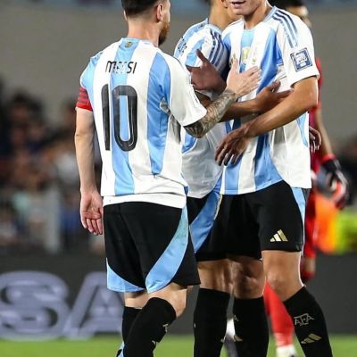 Nico-Paz-Messi|GzceHR2XwAAdKFT