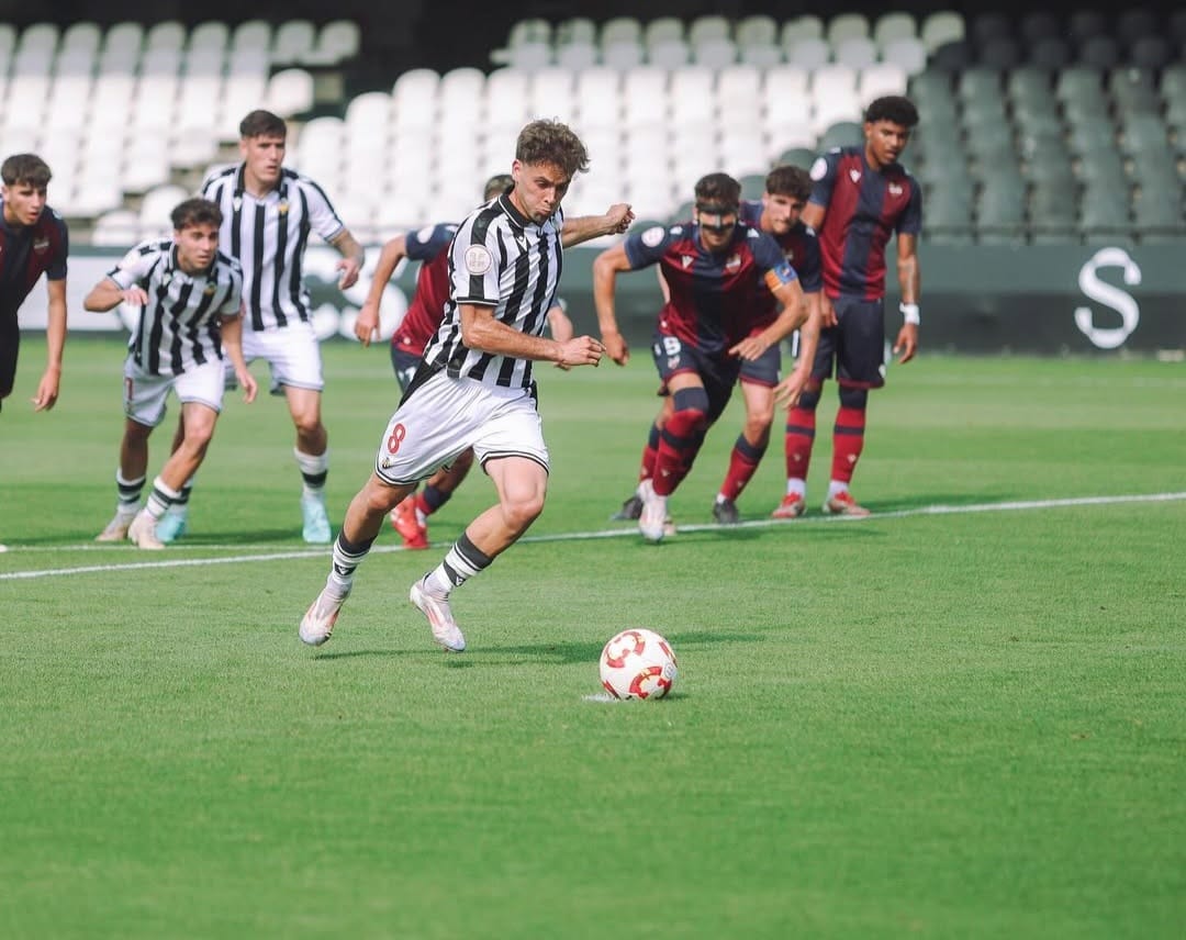 Mauro Costa, lanzando un penalti (FOTO: INSTAGRAM MAURO COSTA).