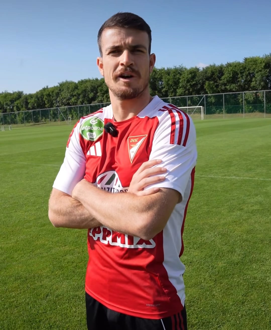 Adrián Guerrero (@DVSCOFFICIAL_).