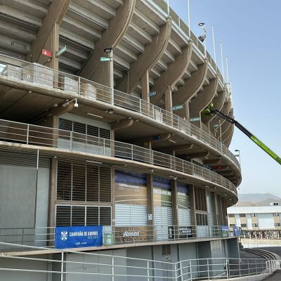 Grúa en la Grada de Popular (DEPORPRESS)