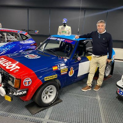 Julio Martínez junto a un vehículo histórico (CEDIDA)