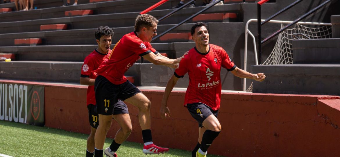 David Grande celebrando uno de los goles al San Bartolomé (CEDIDA)