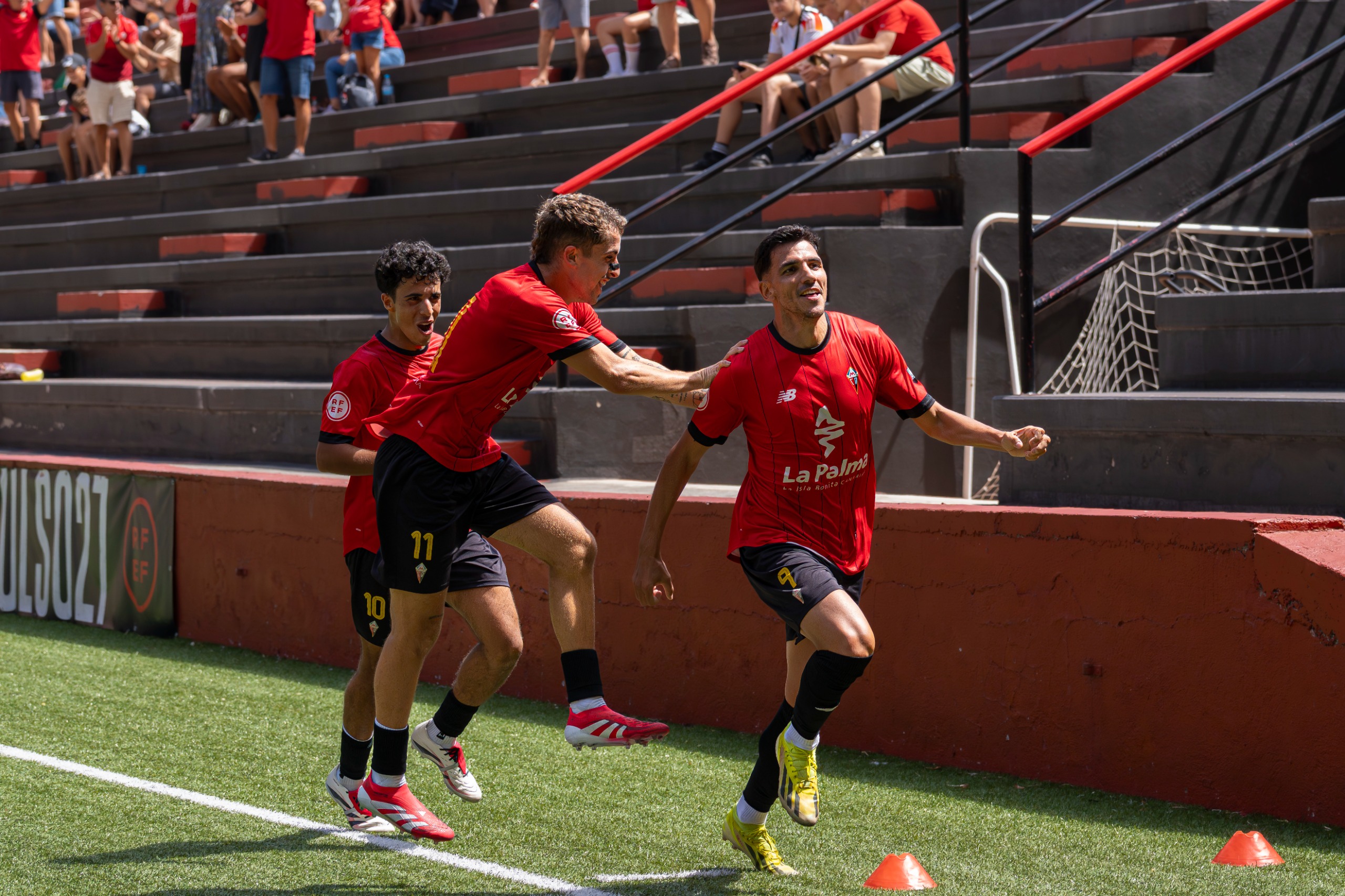 David Grande celebrando uno de los goles al San Bartolomé (CEDIDA)
