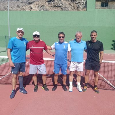Equipo de tenis +35 del Círculo de Amistad XII de Enero. (CÍRCULO)