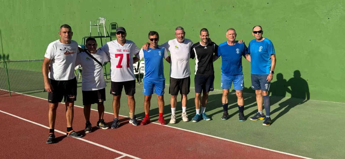 El equipo de veteranos +35. (CÍRCULO DE AMISTAD XII DE ENERO)