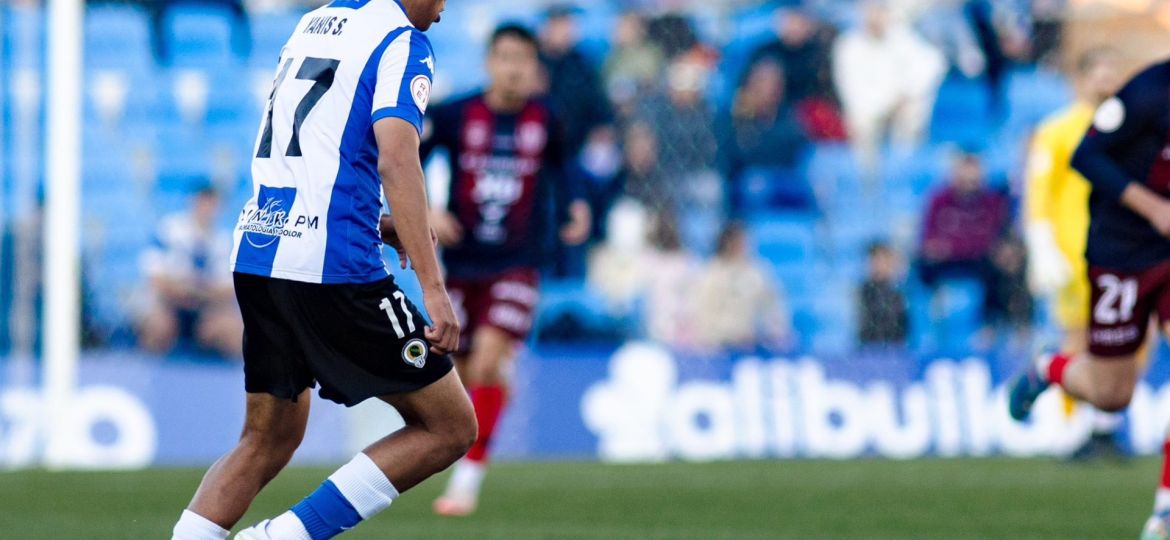 Yanis Senhadji durante su debut en el Rico Pérez (@cfhercules)