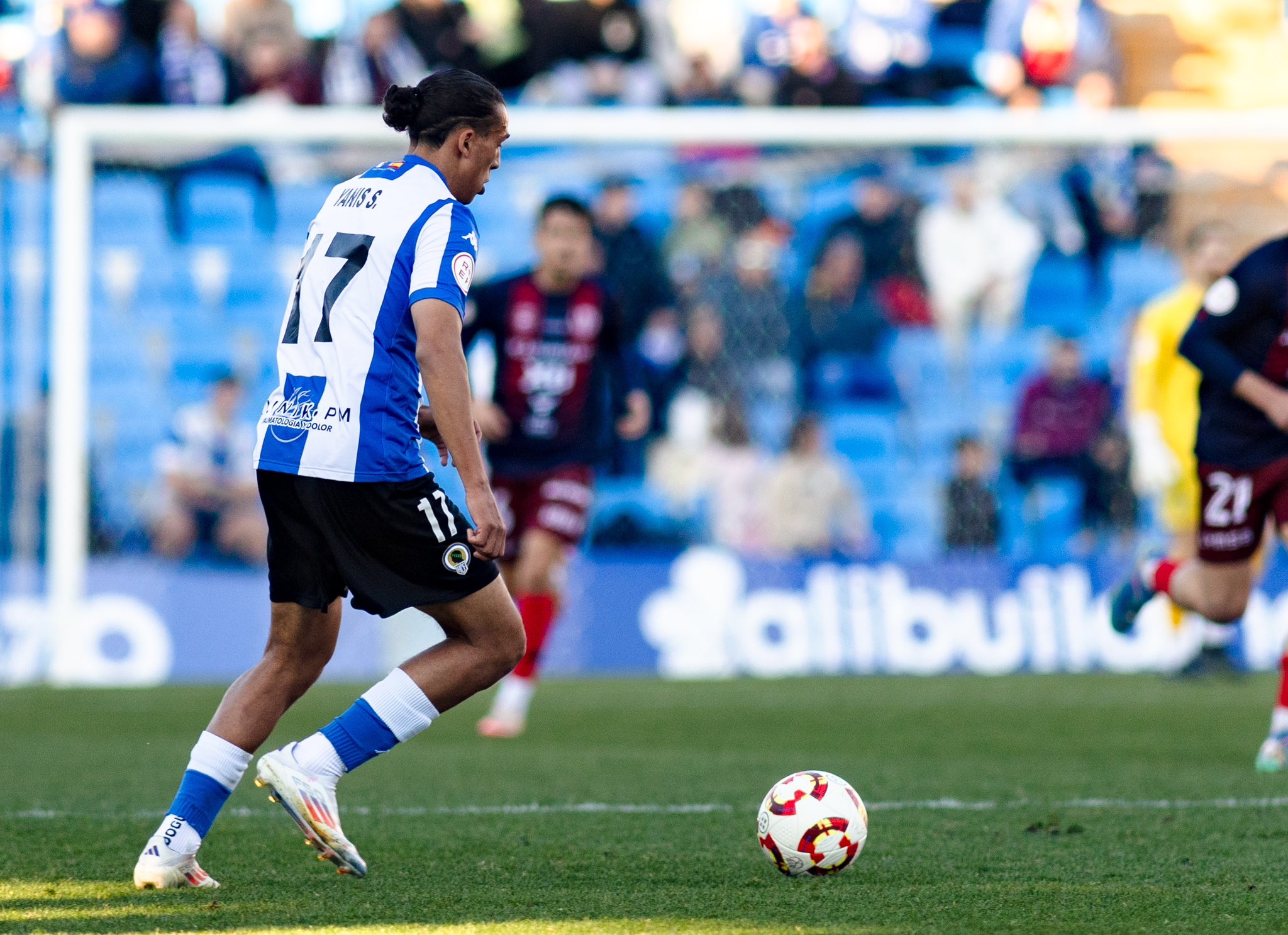 Yanis Senhadji durante su debut en el Rico Pérez (@cfhercules)