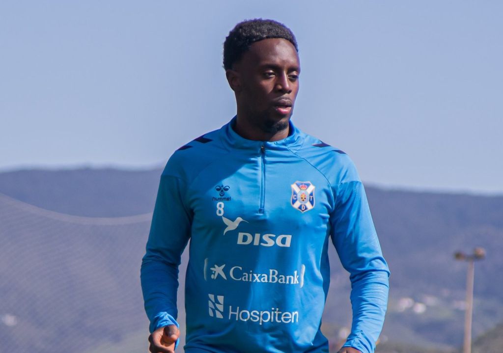 Yussi Diarra entrenando en la Ciudad Deportiva (CD Tenerife)