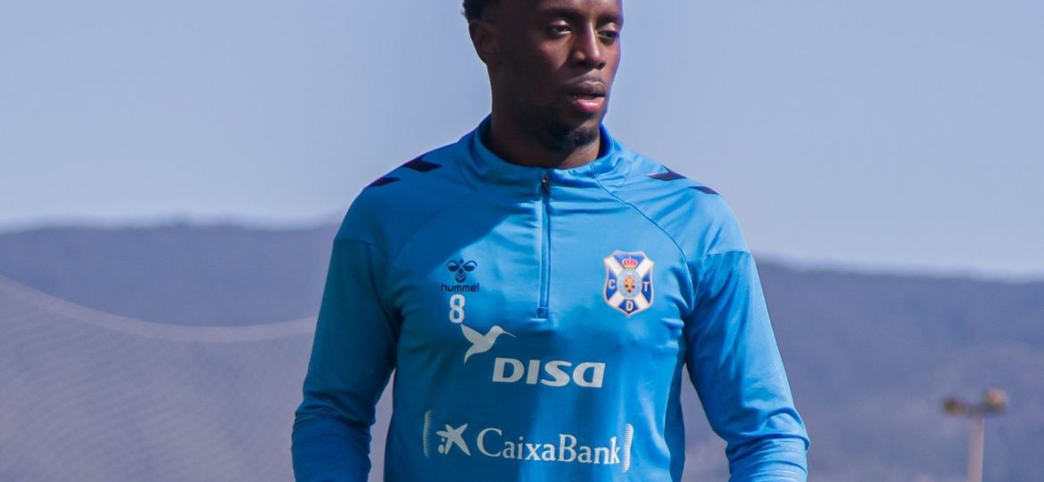 Yussi Diarra entrenando en la Ciudad Deportiva (CD Tenerife)