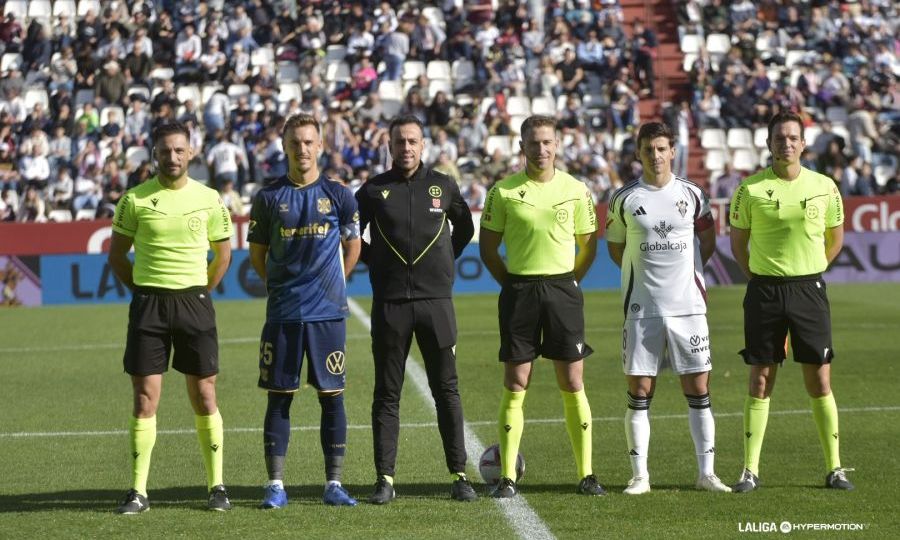 Sesma Espina en el último encuentro arbitrado al Tenerife (LaLiga).