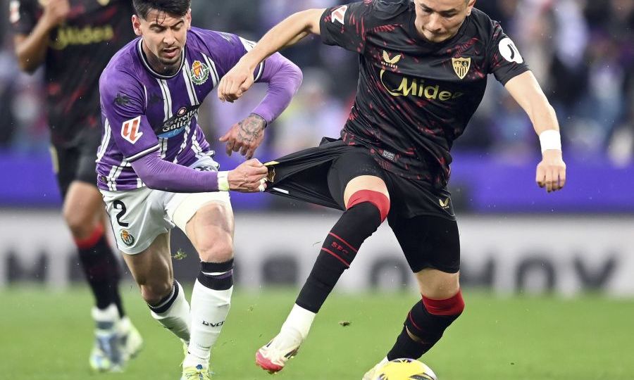 Luis Pérez en una acción defensiva ante el Sevilla (LaLiga)2