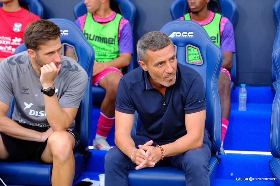 Óscar Cano en el partido frente al Cádiz (LaLiga).