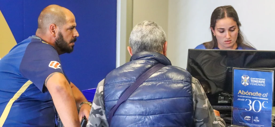 Renovación de los abonos para los blanquiazules (CD Tenerife)