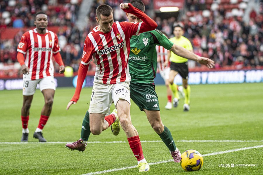 Dubasin en un lance del juego ante el Albacete (LaLiga)