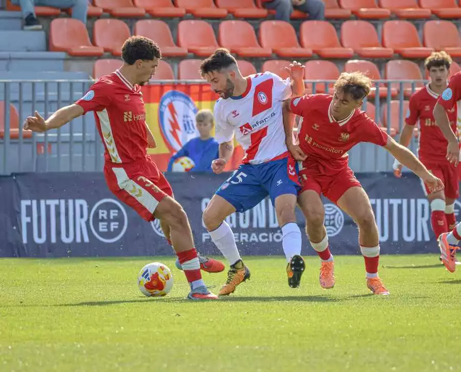 Acción del partido (FOTO: CF RAYO MAJADAHONDA).