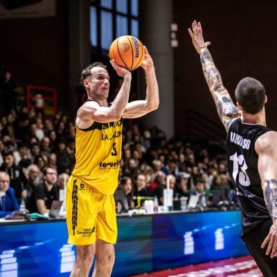 Marcelinho trata de encestar (BCL)|Kostas realiza un mate (BCL)|Marcelinho trata de encestar (BCL)|Ibou Badji anota sus primeros puntos como aurinegro (BCL)