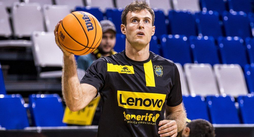 Tim Abromaitis durante un calentamiento (BCL)