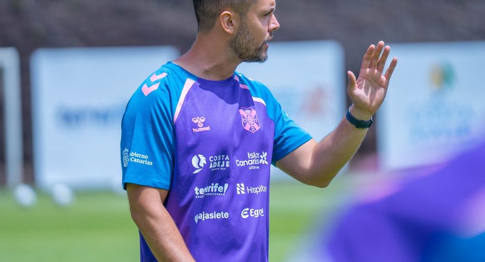 Eder Maestre en un entrenamiento (CD TENERIFE FEMENINO)