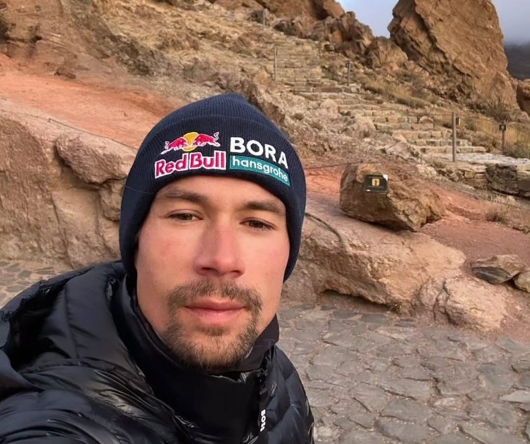 Publicación de Roglic en el Teide (@primozroglic).
