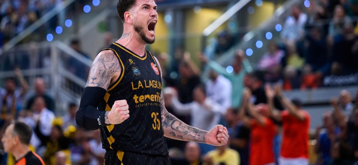 Fran Guerra celebrando una canasta (ACB Media)