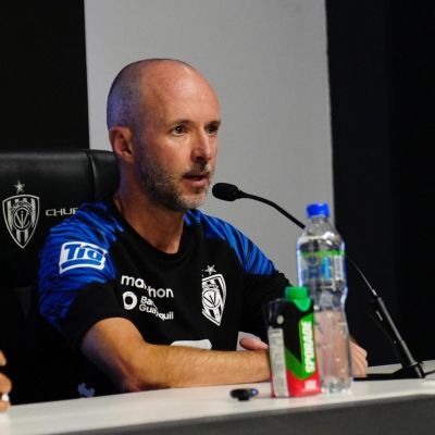 Javier Rabanal en una rueda de prensa con su club (@IDV_EC)