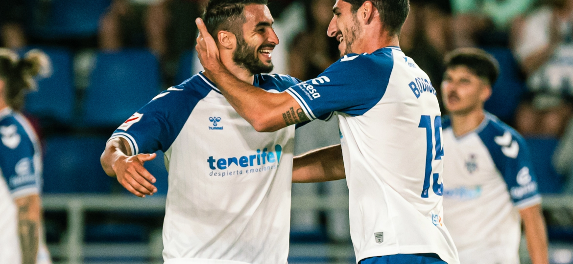 Yann Bodiger celebrando el gol con Jérémy Mellot (CD Tenerife)