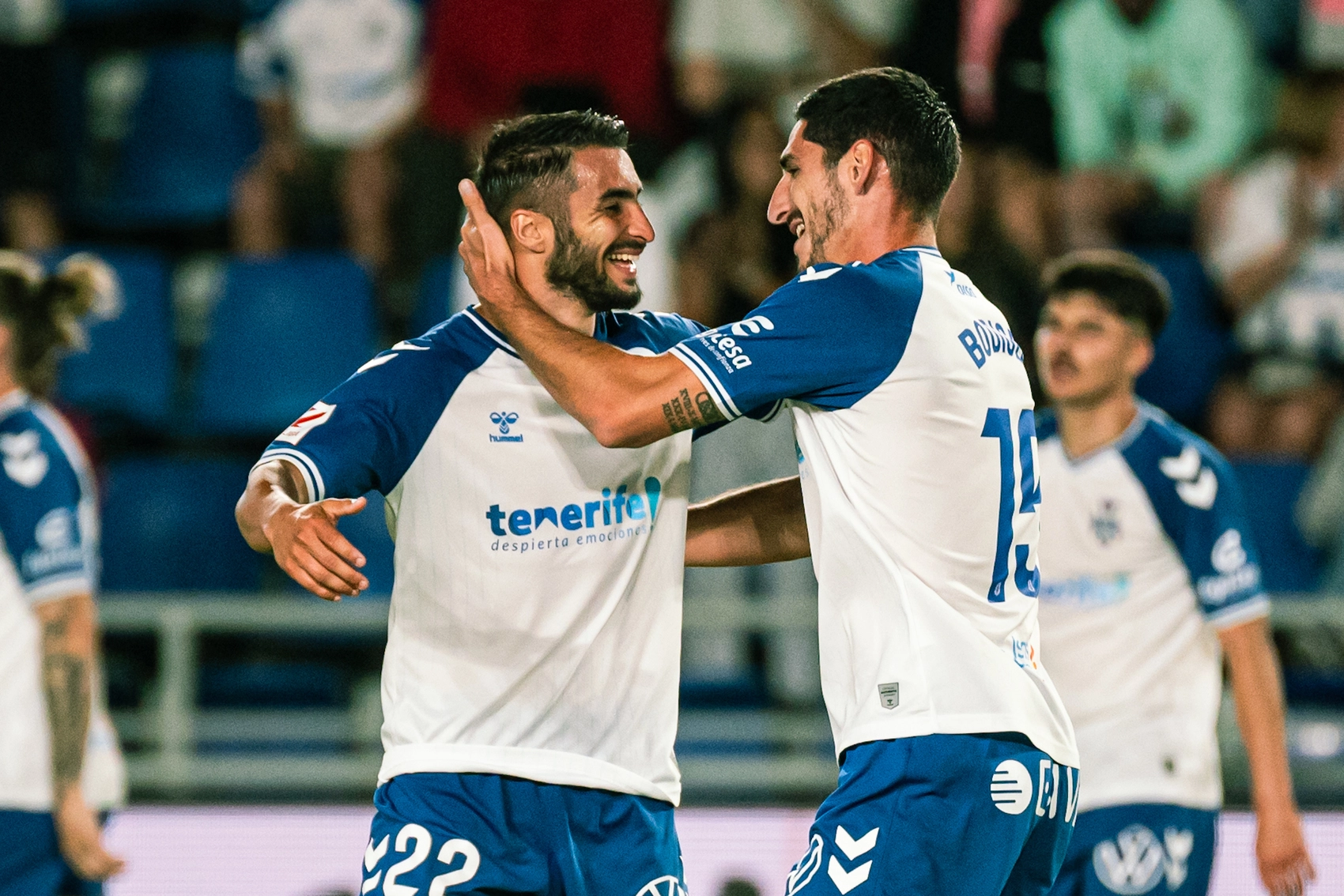 Yann Bodiger celebrando el gol con Jérémy Mellot (CD Tenerife)
