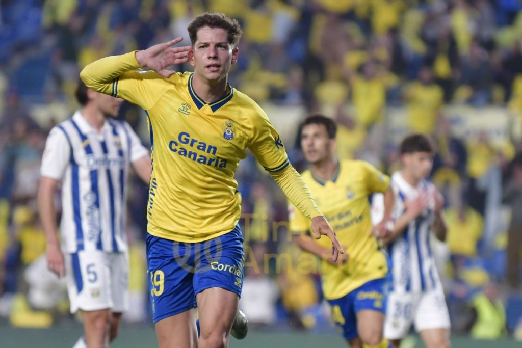 Pedrola celebra el 1-0 (TINTAAMARILLA.ES).